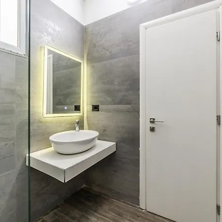 Living - 1br By Pikhost Apartment *